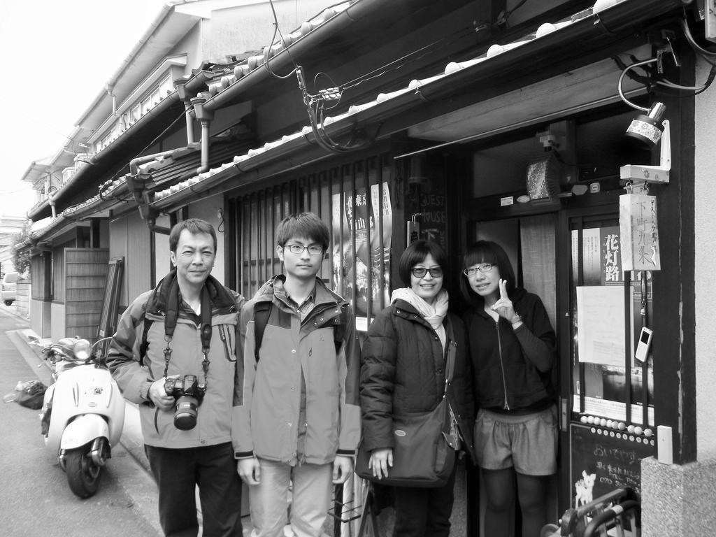 Nostalgic Guesthouse For 1 To 3 Females Or A Group Of 4 People Or More Kyoto Luaran gambar